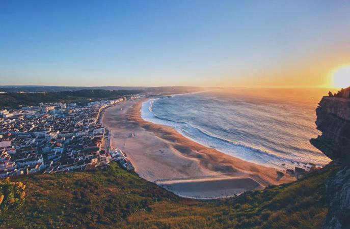 Sunset Terrace - Beachfront Apartment With Private Parking Nazaré Exterior foto
